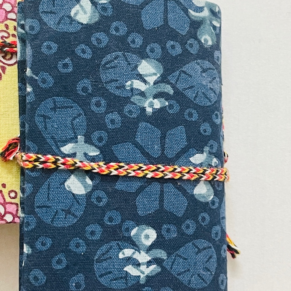 Set of four handmade books - Picture 2 of 7